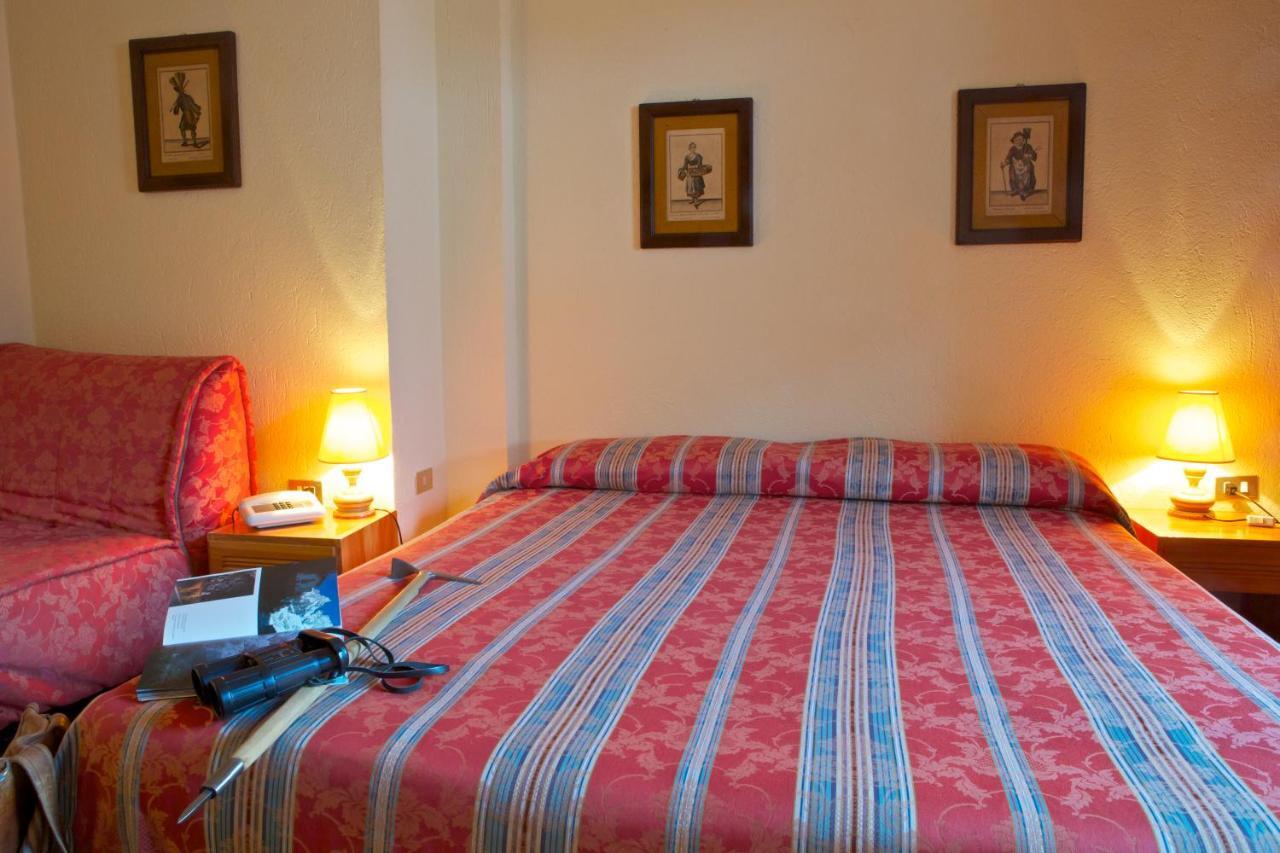 Hotel Dolonne Courmayeur Zimmer foto