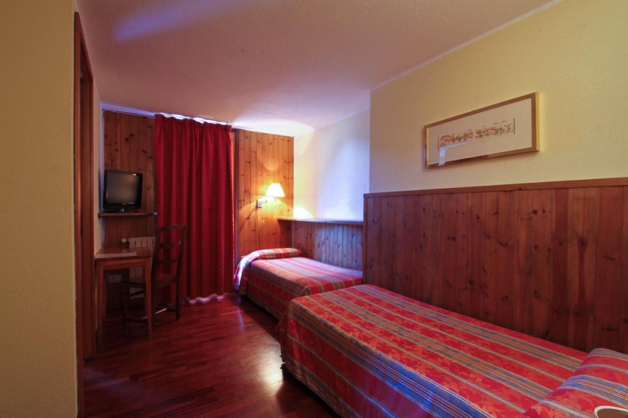 Hotel Dolonne Courmayeur Exterior foto